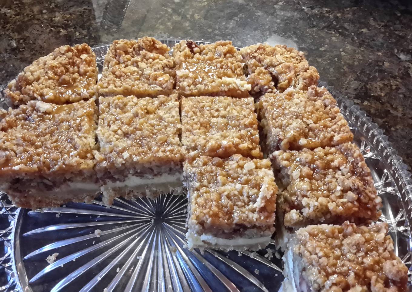 Caramel Apple Cheesecake Crumble Bars