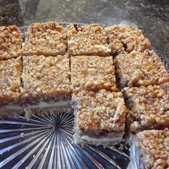 A picture of Caramel Apple Cheesecake Crumble Bars.