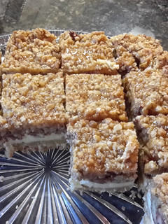 A picture of Caramel Apple Cheesecake Crumble Bars.