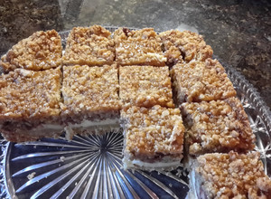 A picture of Caramel Apple Cheesecake Crumble Bars.