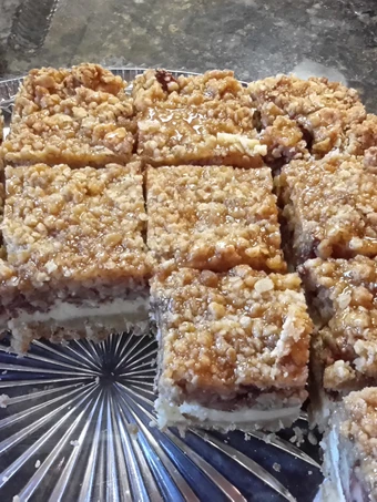 Easy Way Make Caramel Apple Cheesecake Crumble Bars which So Delicious