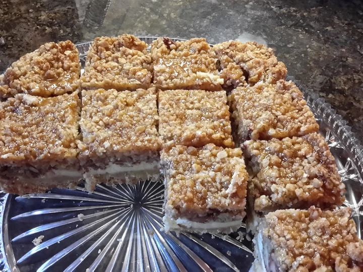 Easy Way Make Caramel Apple Cheesecake Crumble Bars which So Delicious