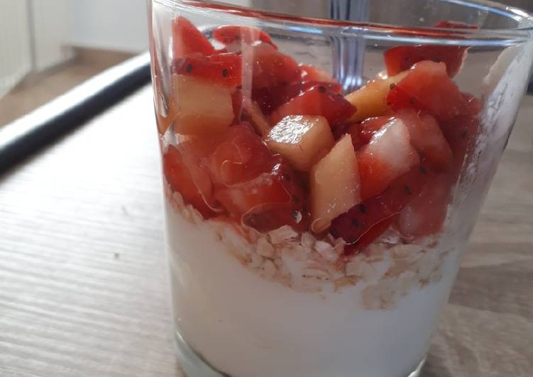 Vasito de yogur y fruta