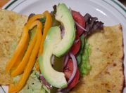 Una foto de queso cottage y huevo