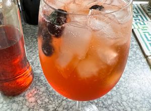 Una foto de Aperol spritz