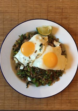 A picture of Thai basil and chilli minced beef with an egg (Phat Kaphrao).