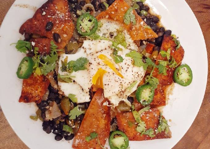 Steps to Prepare Speedy Vegetarian Green Chili Chilaquiles