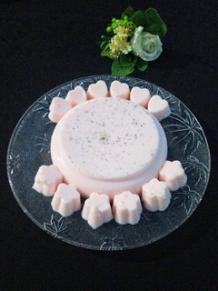 ரோஸ் மில்க் அகர் அகர் (Rose Milk Agar Agar Recipe in Tamil) செய்முறை முக்கிய புகைப்படம்