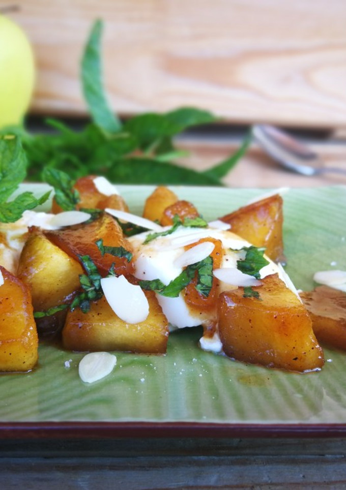 Una foto de Queso mató con manzana caramelizada al vermut