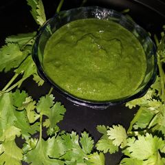 A picture of Green garlic and mint chutney.