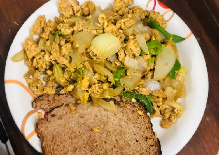 Recipe of Perfect White egg Bhurji with brown bread