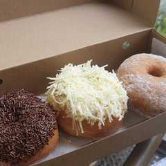 DONAT EKONOMIS TANPA TELUR, SUSU DAN MIKSER রেসিপির প্রধান ছবি