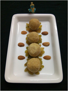 बेसन लड्डू (Besan ladoo recipe in hindi) रेसिपी मुख्य फोटो