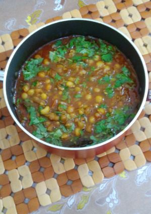A picture of Safed matar chole.