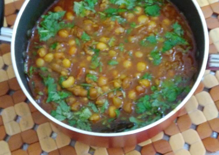 Safed matar chole Recipe by Rishi Anand - Cookpad India