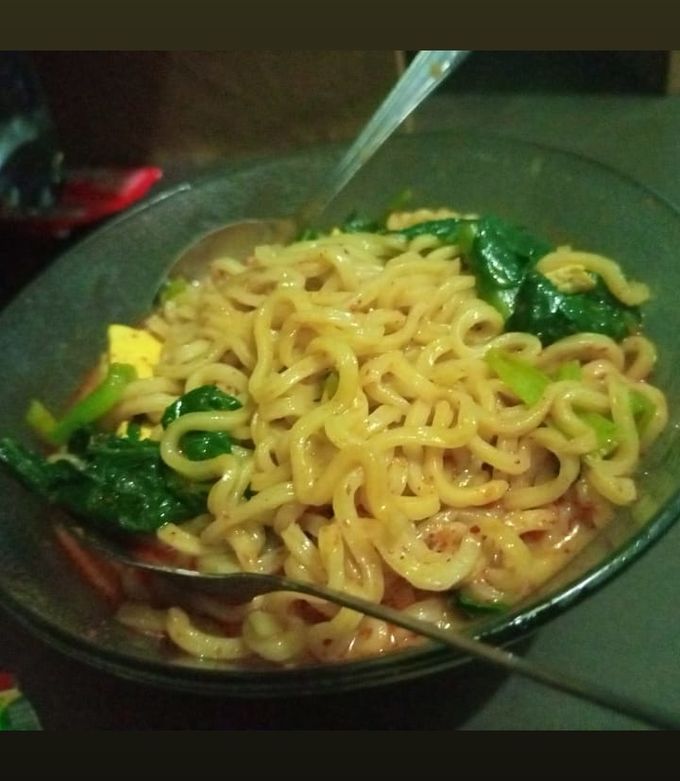 https://img-global.cpcdn.com/recipes/616dad0849df5580/680x781cq80/mie-instan-sederhana-foto-resep-utama.jpg