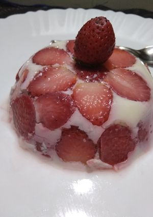 A picture of Strawberries Milk Pudding.