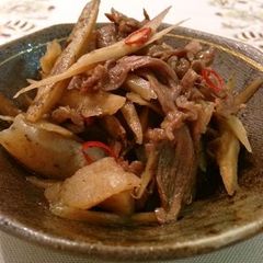 A picture of Simmered Beef and Burdock Root with Konnyaku.