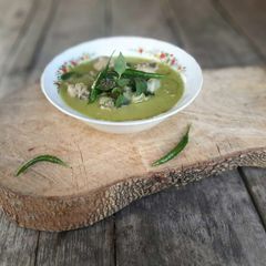 A picture of Kanya's Chicken Green Curry.