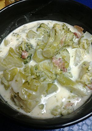 A picture of Broccoli and bacon cheddar soup.