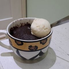 A picture of Brownie in a mug.