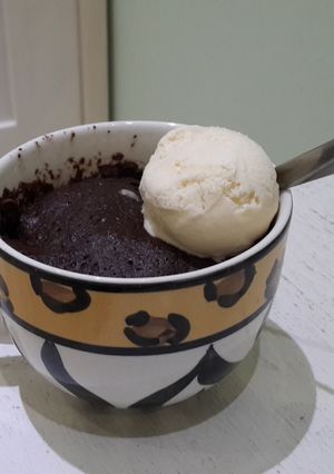 A picture of Brownie in a mug.