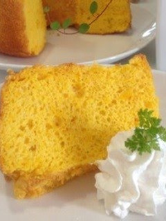 A picture of Fluffy Kabocha Squash Chiffon Cake.