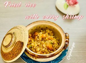Hình của món Cơm chiên tôm cari.