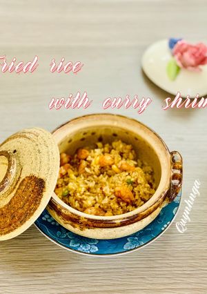Hình của món Cơm chiên tôm cari.