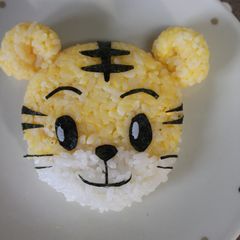 A picture of Shimajiro Rice (with an egg-free version).