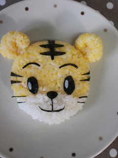 A picture of Shimajiro Rice (with an egg-free version).