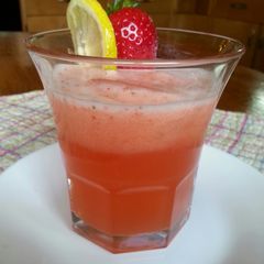 A picture of Strawberry Lemonade.