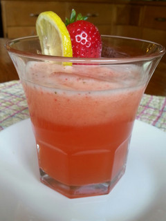 A picture of Strawberry Lemonade.