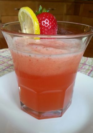 A picture of Strawberry Lemonade.