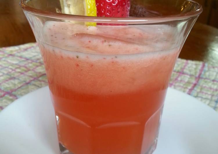 Recipe of Yummy Strawberry Lemonade