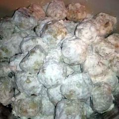 A picture of Grandma Smock's Snowball Cookies.