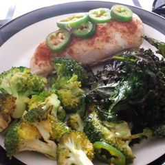 A picture of Baked Jalapeño Chicken and Broccoli with Kale Chips.