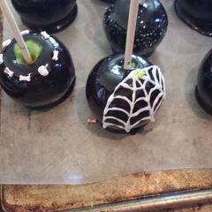 A picture of Caramel apples..