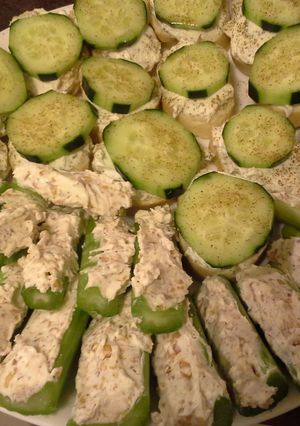 A picture of Combo Snack Plate.