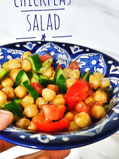 A picture of Chickpeas salad.