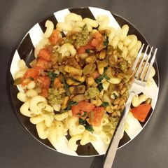 A picture of Vegetarian Pesto Pasta!.