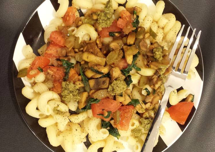 Recipe of Any-night-of-the-week Vegetarian Pesto Pasta!