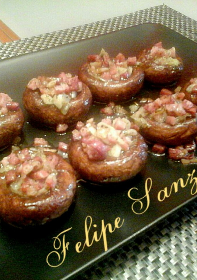 Una foto de Champiñon portobello a la plancha con jamón