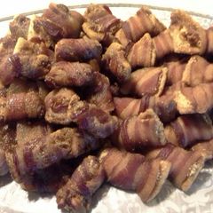A picture of Sweet or Savory Bacon Crackers.