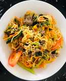 Mỳ tôm xào thịt bò^^ (Mỗi ngày một món trong thời kỳ corona.)