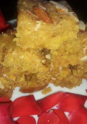 बेसन की दानेदार बर्फी(besan ki danedar barfi recipe hindi) रेसिपी मुख्य फोटो