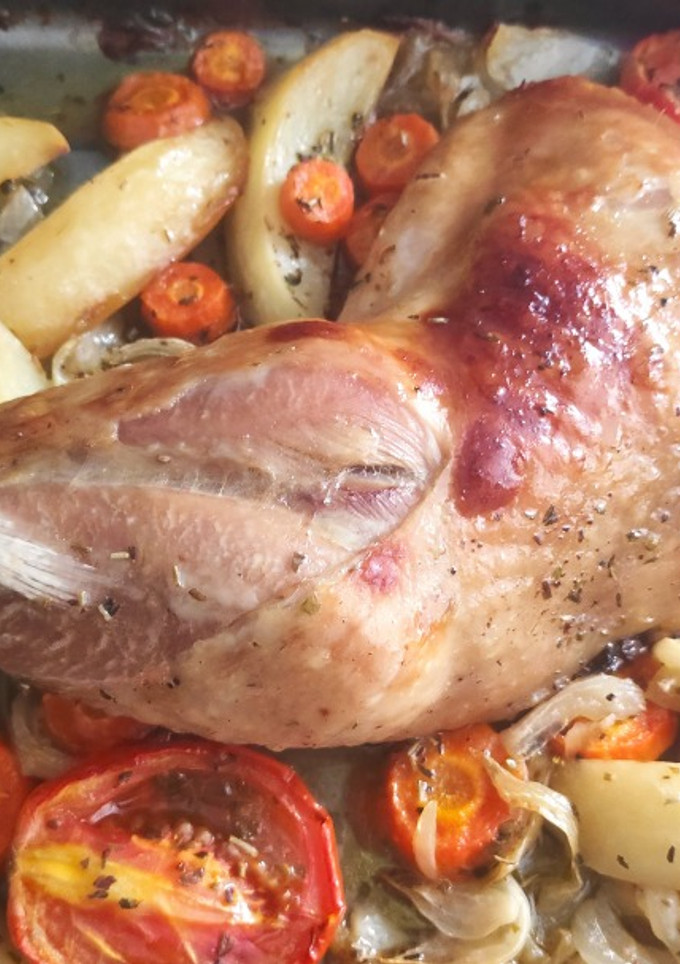 Una foto de Pierna de pavo al horno