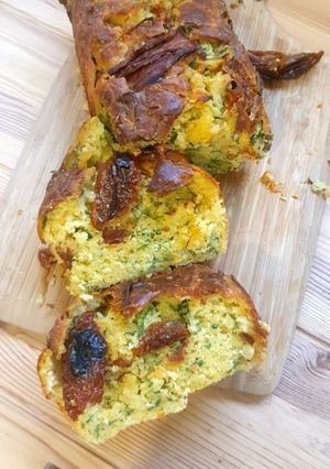 Une photo de Cake aux saveurs italiennes (parmesan tomates séchées roquette)