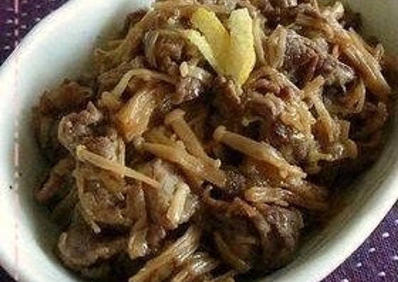 Boiled beef and inook mushrooms