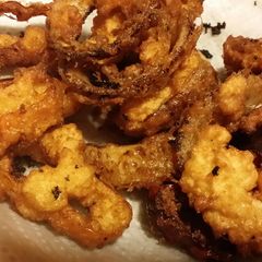A picture of Iz's Onion and Pepper Rings.